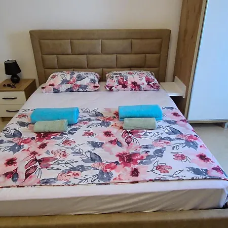 Deda's Summer Apartment